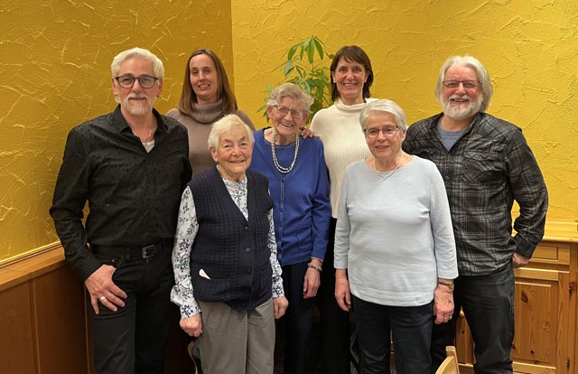 Präsident, Jubilare und Neumitglieder: Von links Andi Oeschger, Tanja Zena, Marlis Hollinger, Josy Boutellier, Mirjam Müller, Jakobina Rheinegger und Robi Oeschger. Foto: zVg