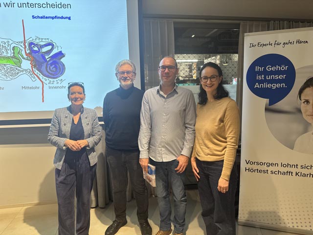 Von links: Béa Bieber (Präsidentin Gesundheitsforum Rheinfelden), Rainer Porschien (Präsident Schweizerische Tinnitus-Liga), Daniel Fester (Hörsystemakustiker) und Dr. med Annatina Bass (HNO-Ärztin). Foto: Sonja Fasler